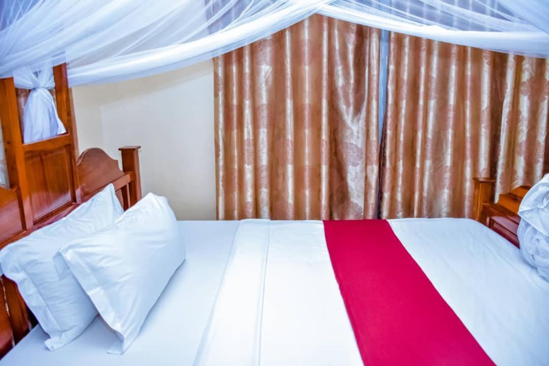 Red Sun Lodge Kokoni Ngambo Luaran gambar