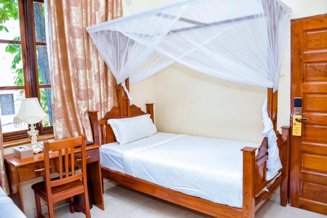Red Sun Lodge Kokoni Ngambo Luaran gambar