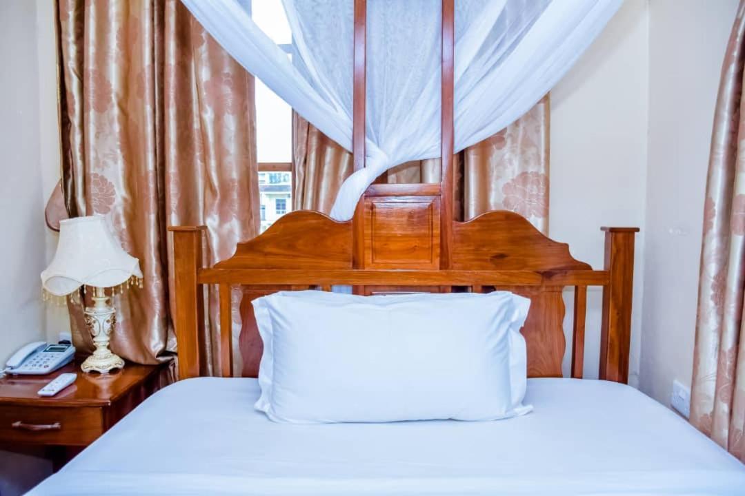 Red Sun Lodge Kokoni Ngambo Luaran gambar