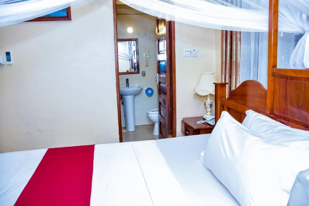 Red Sun Lodge Kokoni Ngambo Luaran gambar
