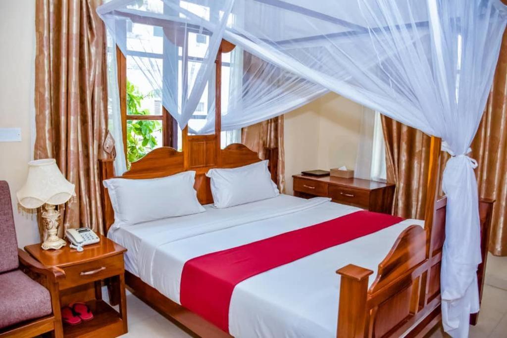 Red Sun Lodge Kokoni Ngambo Luaran gambar